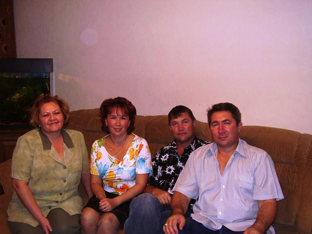 Сагиров Риф и Илюха Усманов с женами
